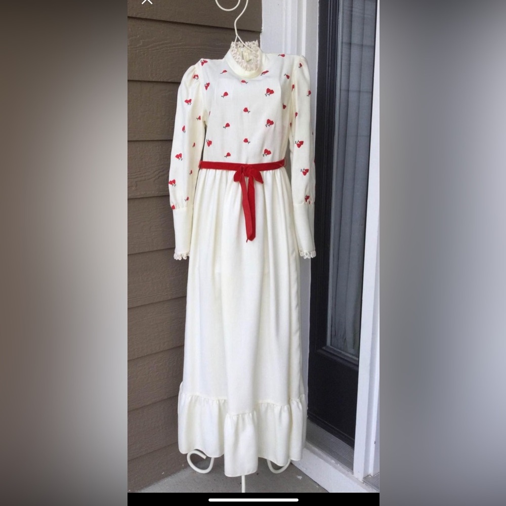 1950's VINTAGE Tiny Town Togs girls Dress strawberries  Embroidery, Sz XS?